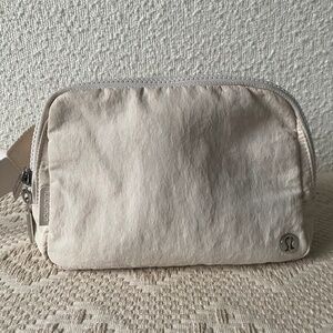 Lululemon Everywhere Belt Bag